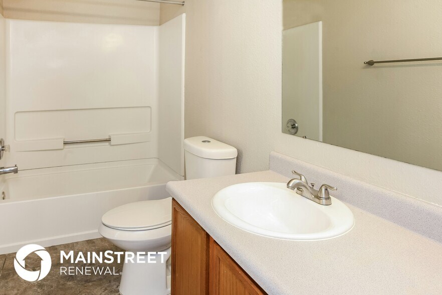 Building Photo - 2242 Collins Way