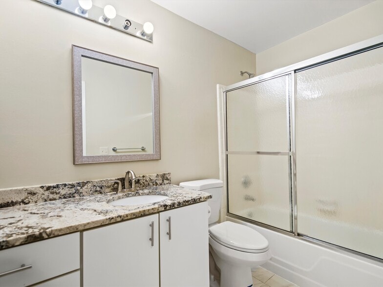 Building Photo - 26656 Farmbrook Villa Dr