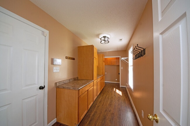 Building Photo - 1112 Huff Dr