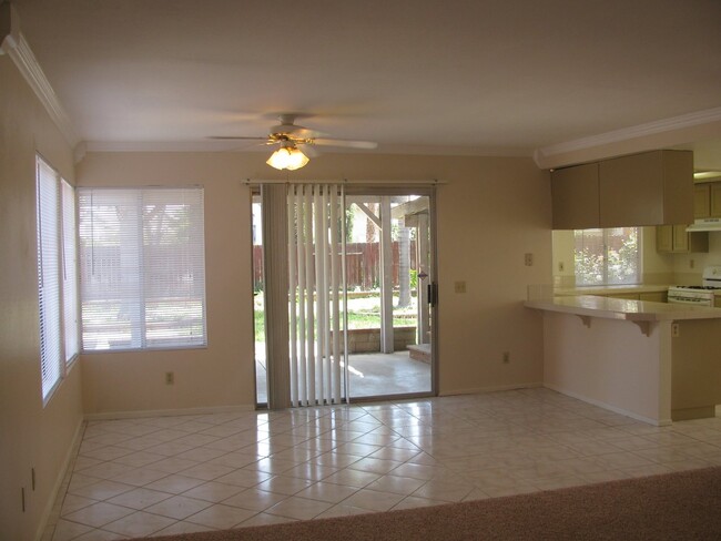 Building Photo - 3bd/2.5ba Home - Moreno Valley