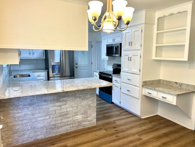 Building Photo - Corner Lot Brick Huntleigh Woods