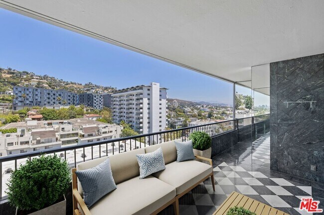 Building Photo - 1100 Alta Loma Rd