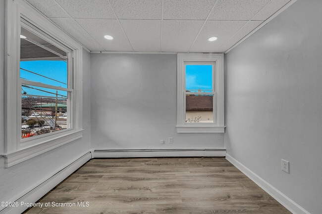 Building Photo - 8 Green Ridge St