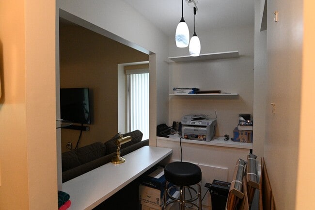 Building Photo - 27420 Evergreen Rd