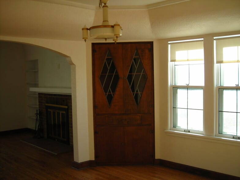 Building Photo - 557 N 63rd St