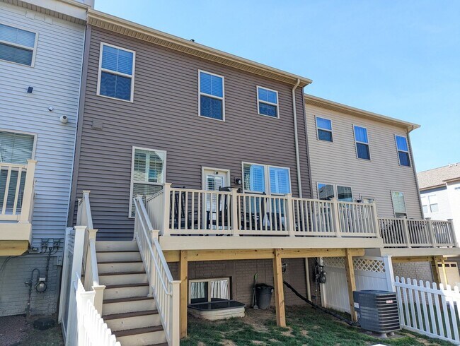 Building Photo - Gorgeous Newer Construction Home (2022) in...