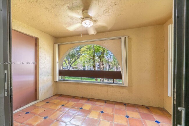 Building Photo - 9015 SW 125th Ave
