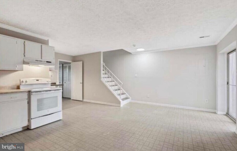 Building Photo - 5501 Woodlawn Manor Ct