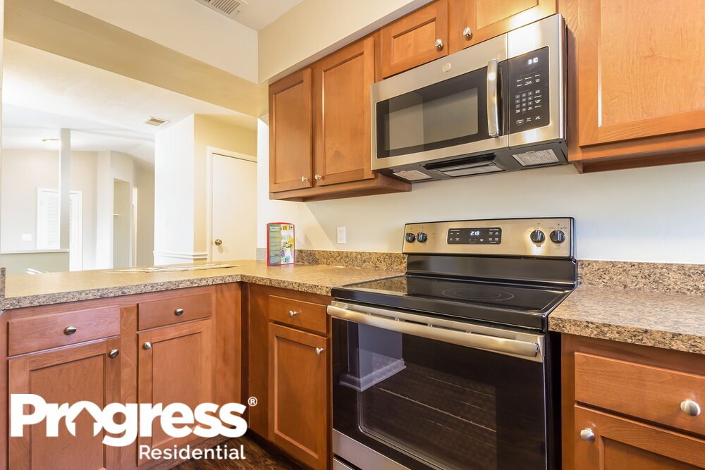 Building Photo - 431 Surrey Run