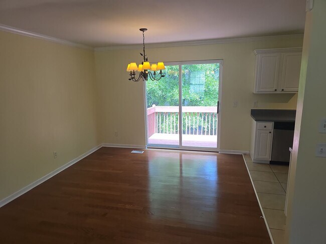 Building Photo - 3 Bed 2bath house off of Hard Scrabble Rd ...