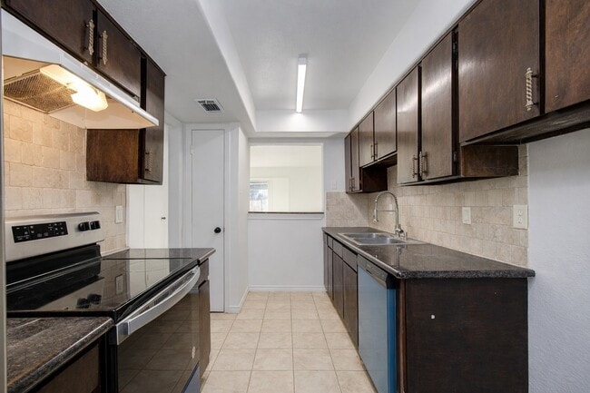 Building Photo - 7902 Grove Ridge Dr