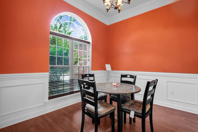 Building Photo - 68 Lincoln Way