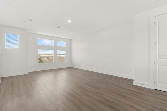 Building Photo - 15363 Hamlin Pk Dr