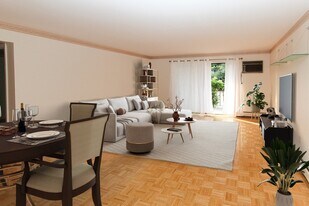 Building Photo - 53 Paul St