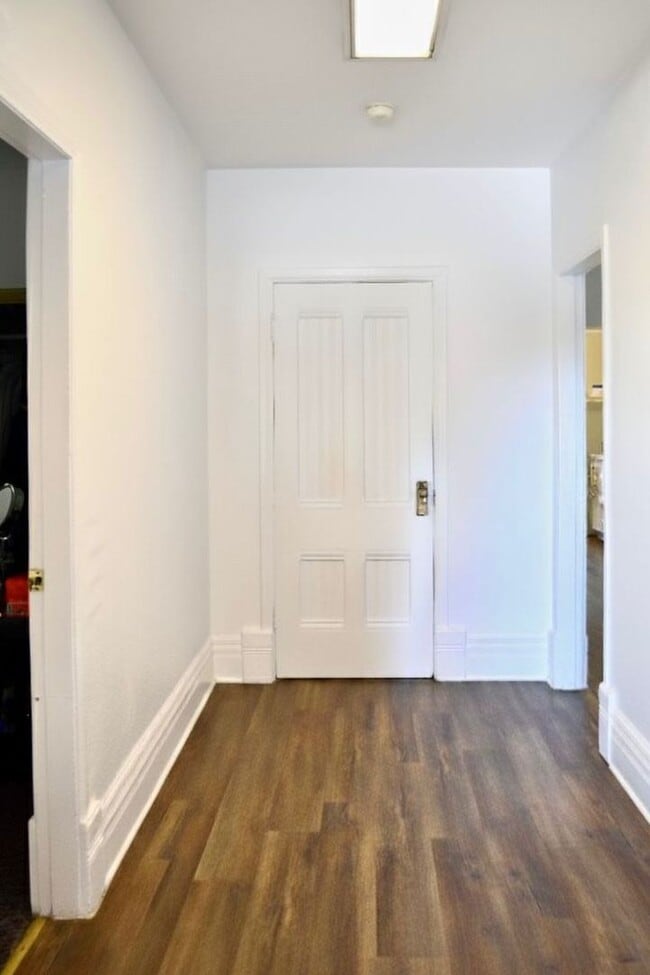 Building Photo - 721 W 32nd St