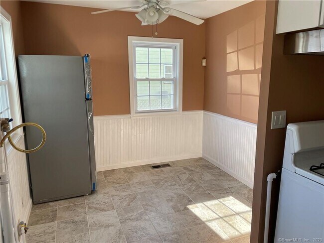 Building Photo - 213 Larkin Ct