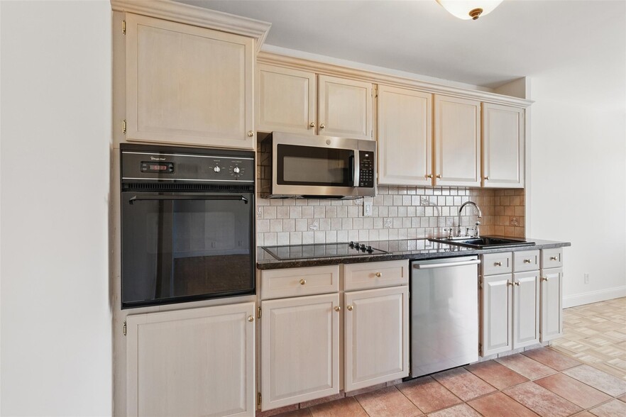 Building Photo - 414 Benedict Ave
