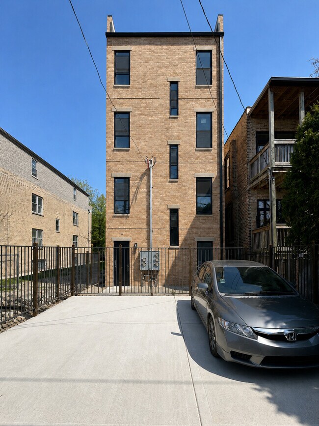 Building Photo - 1416 N Maplewood Ave