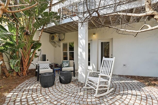 Building Photo - 106 Fareham Pl N