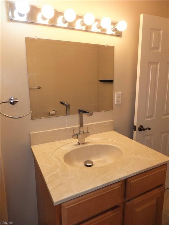 Building Photo - 4420 Clyde St