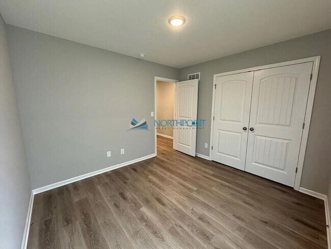 Building Photo - 905 Pampas St
