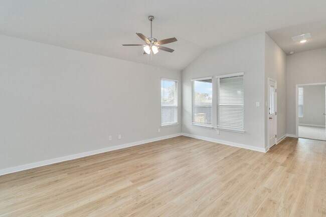 Building Photo - 417-417 Nespral Dr