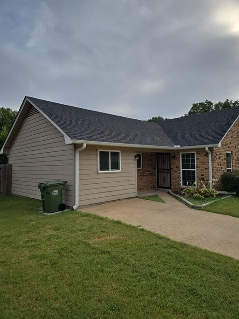 Building Photo - 5008 Clear Creek Dr
