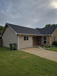 Building Photo - 5008 Clear Creek Dr