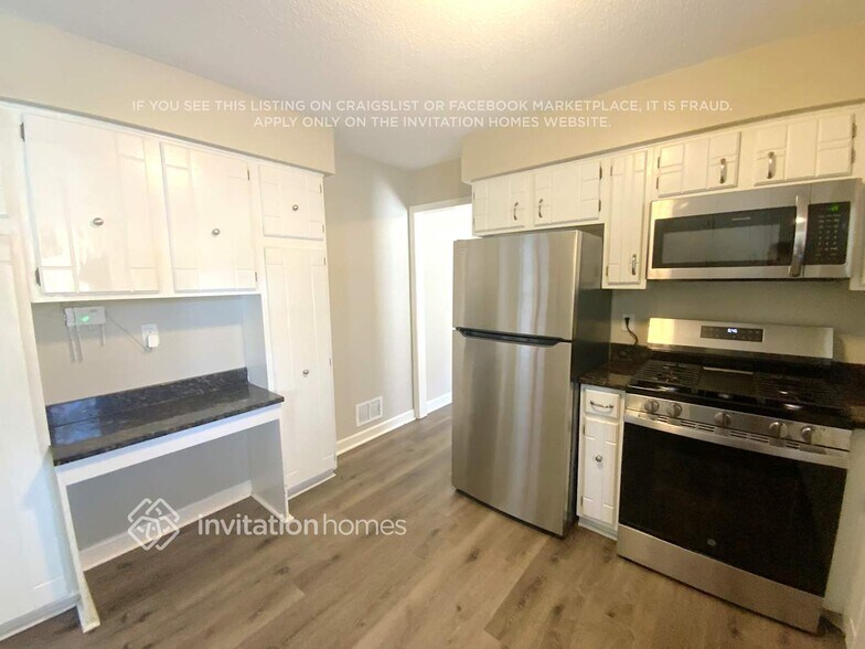 Building Photo - 8800 Hillside Trail S