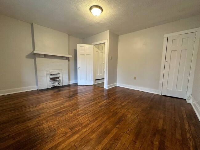 Building Photo - Outstanding 3BR Townhome with Lots of Outdoor Space! Give Us a Call for a Tour!