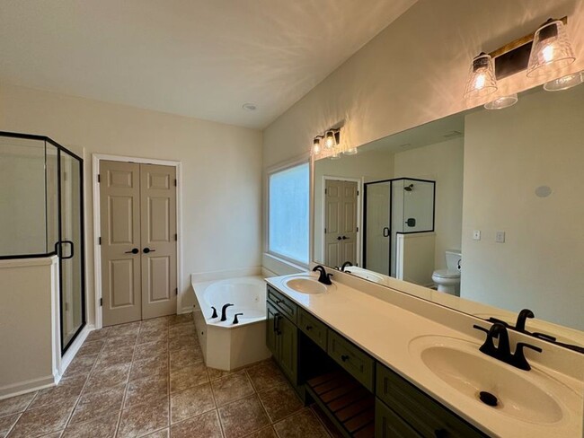 Building Photo - Captivating 3 BR/ 2 BA home in Vestavia!