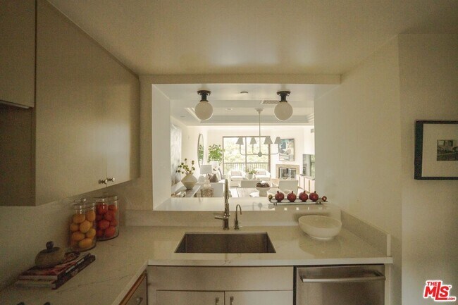 Building Photo - 11847 Gorham Ave