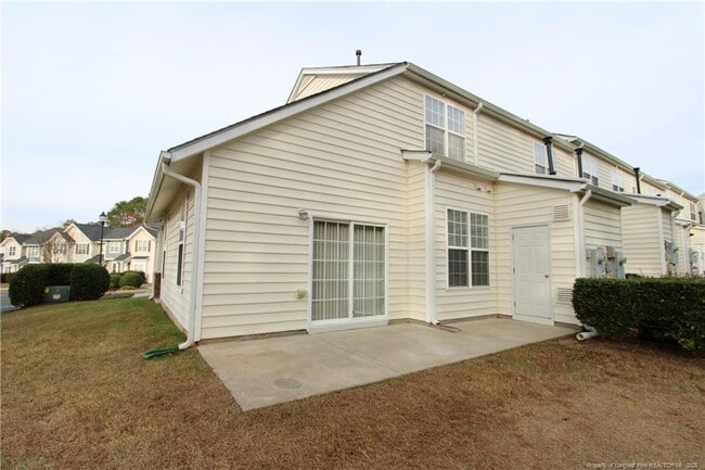 Building Photo - 421 Hamlet Park Dr