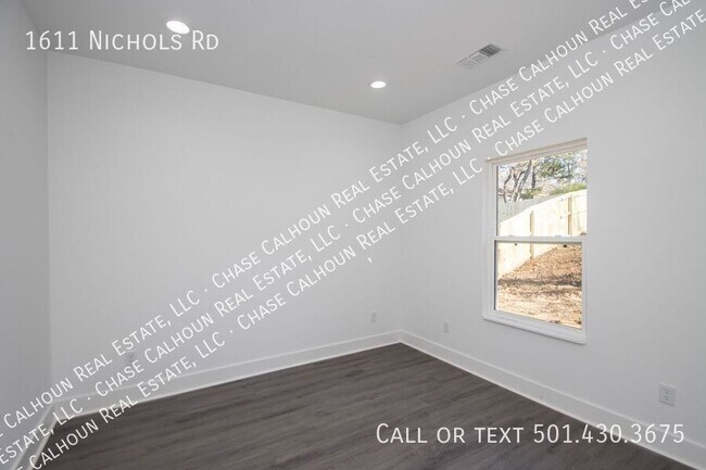 Building Photo - 1611 Nichols Rd