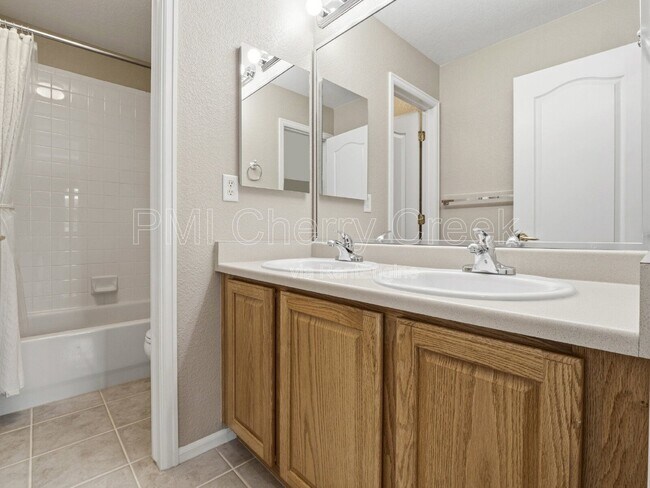 Building Photo - 10740 Southhaven Cir