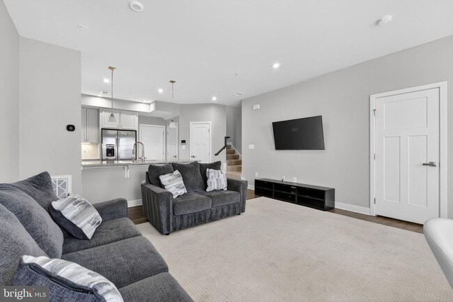 Building Photo - 100 Lawndale Dr