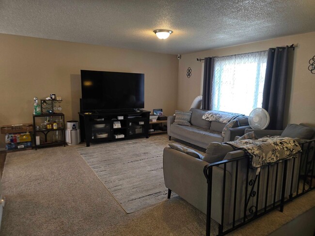 Building Photo - Spacious 5-Bedroom Bi-Level Home Near F.E. Warren AFB!