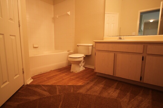 Building Photo - The Preserve @ Temple Terrace - 1 bed/1 bath, 3rd floor condo