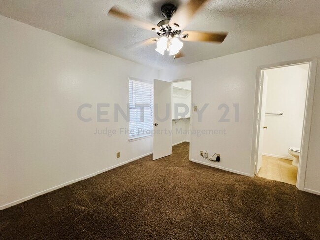 Building Photo - 929 W Hickory St