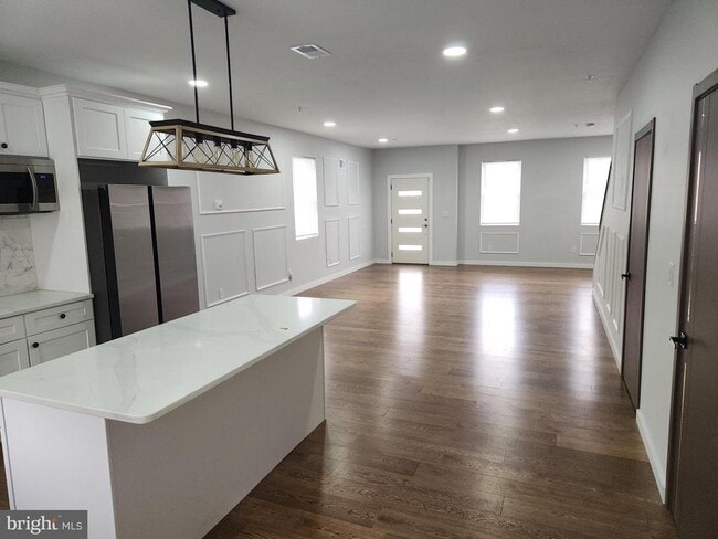 Building Photo - 1214 Roosevelt Dr
