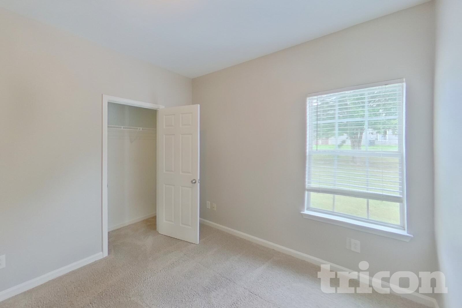 Building Photo - 15 Silver Willow Walk