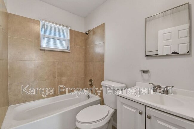 Building Photo - 1618 W 26th Ct