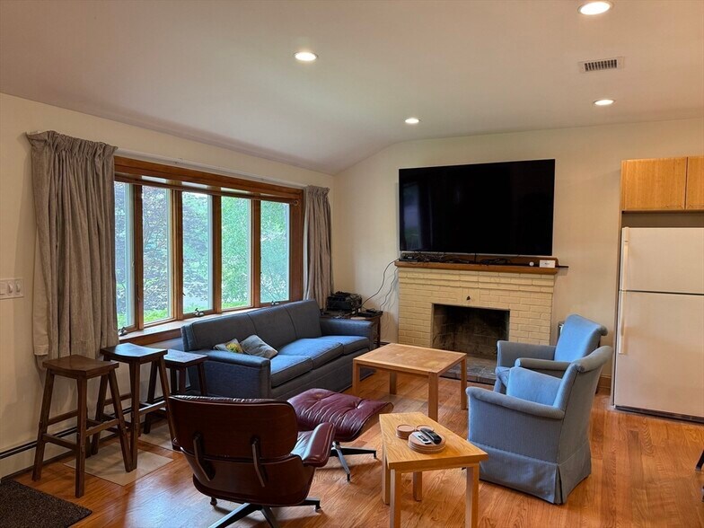 Building Photo - 48 Spy Pond Ln