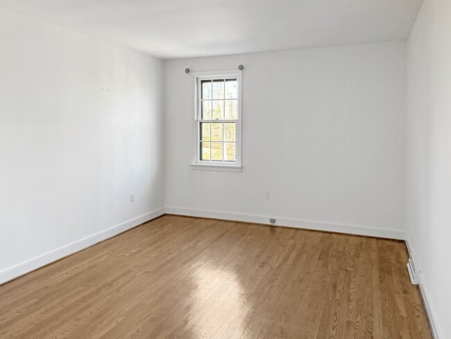 Building Photo - Charming and Unique 3 Bedroom - Powhatan/Midlothian Area