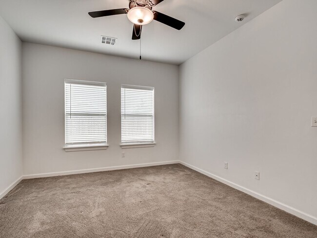 Building Photo - 4 Bedroom + Yukon Schools