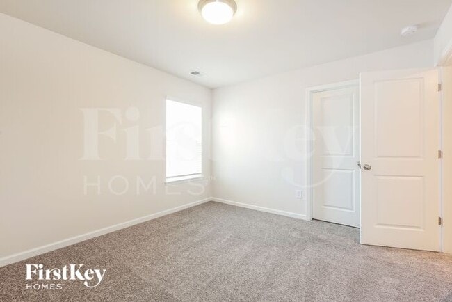 Building Photo - 2 Ramblehurst Rd