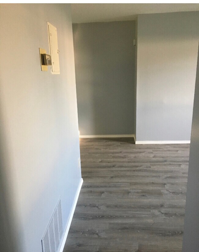 9329 La Grange Rd 9329 La Grange Rd Louisville KY 40242 Apartment