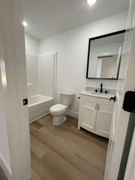 Building Photo - 44 Beverly Hills Dr