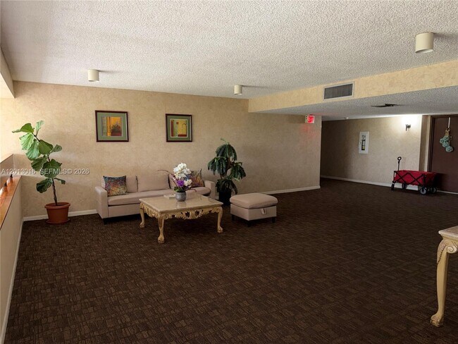 Building Photo - 491 Racquet Club Rd