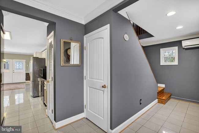 Building Photo - 6605 Ellenwood Dr